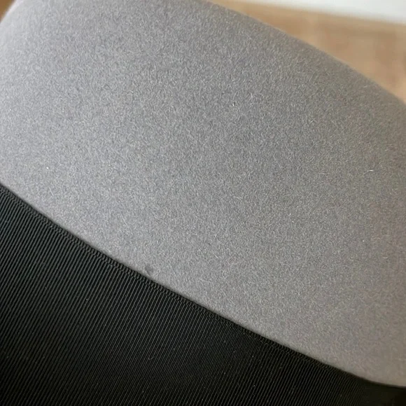 Stetson Royal Grey Fedora Black Ribbon w/ Red Feather - Picture 10 of 10